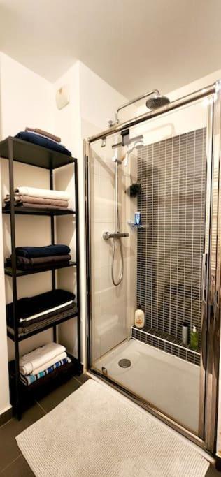 Apartment Comfort -parking&fibre #welcomehome Gare Colombes *